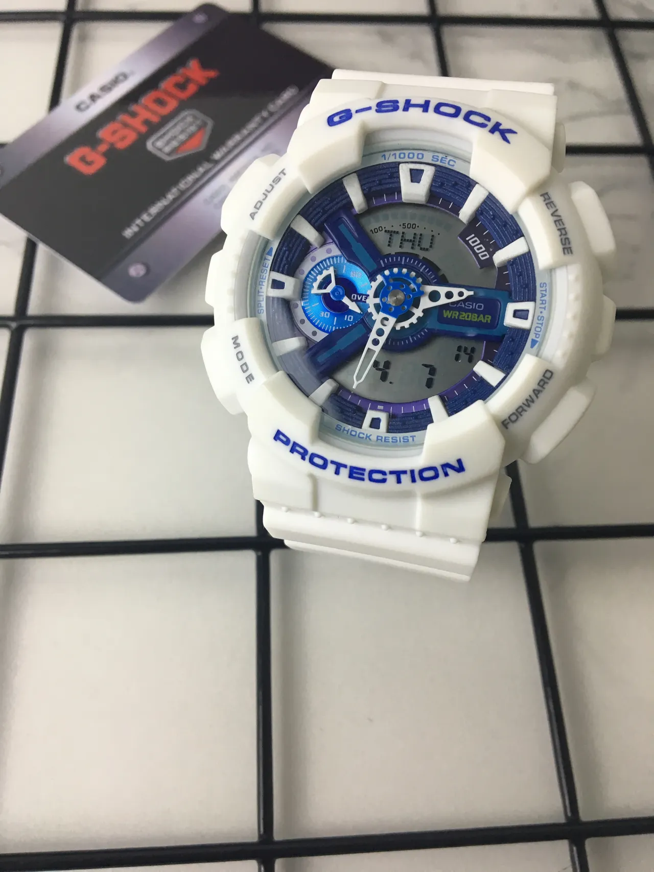 Casio G-Shock GA-110 सफेद और नीला स्पोर्ट्स वॉच 2