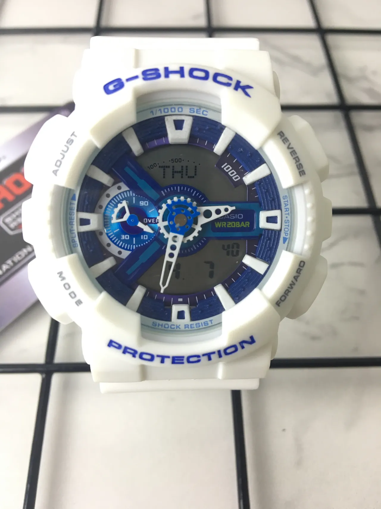 Casio G-Shock GA-110 सफेद और नीला स्पोर्ट्स वॉच 3