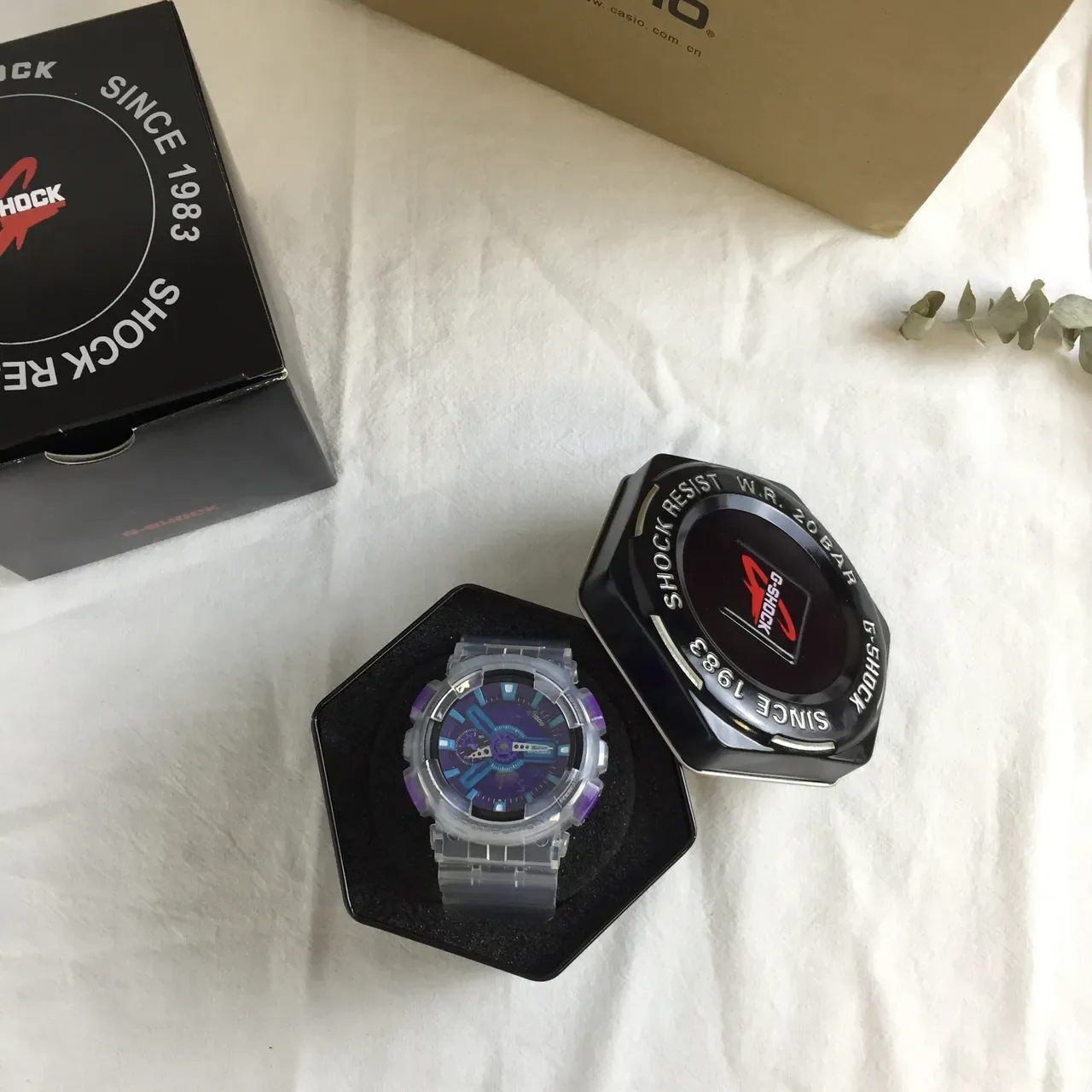 Casio Montre avec Boîtier en Résine Transparente Violette et Cadran Cyan 2