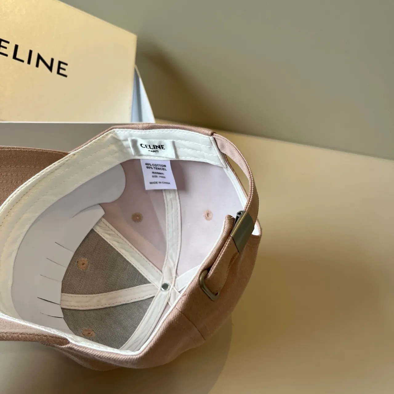 Celine Logo de Cristal Casquette Rose Poussière 4