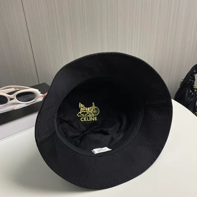 Celine Sombrero de Cubo Negro con Logo Bordado 5