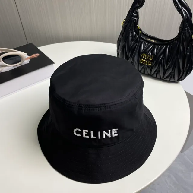 Celine Sombrero de Cubo Negro con Logo Bordado 6