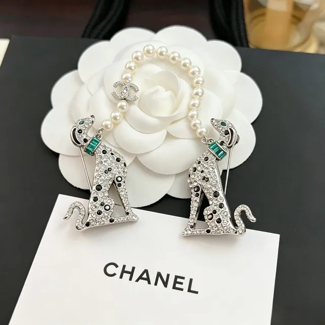 Chanel Animalier Broche Prateada Verde Cristal-Pavé Silhueta Guepardo Manchas Esmaltadas Pretas 6