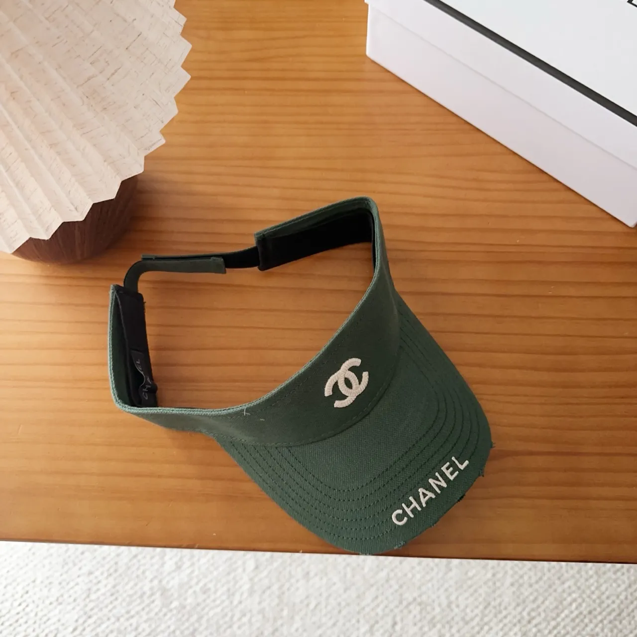 Chanel Vert Militaire Beige Logo Brodé Silhouette Visière Casquette de Baseball 3