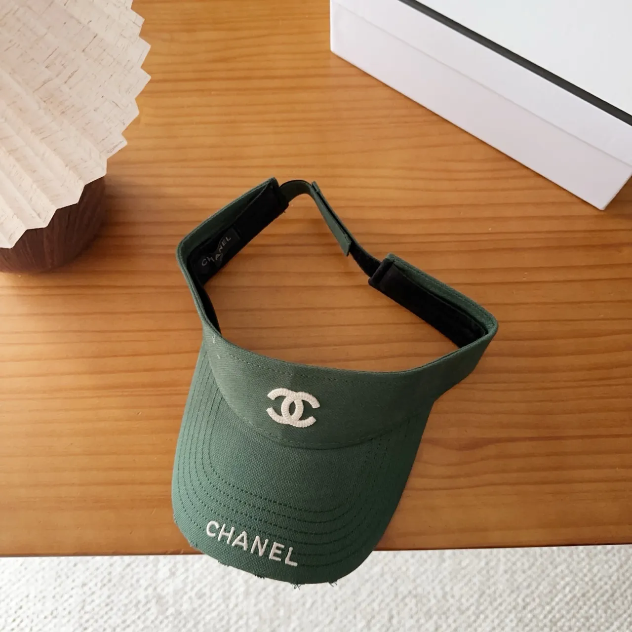 Chanel Vert Militaire Beige Logo Brodé Silhouette Visière Casquette de Baseball 4