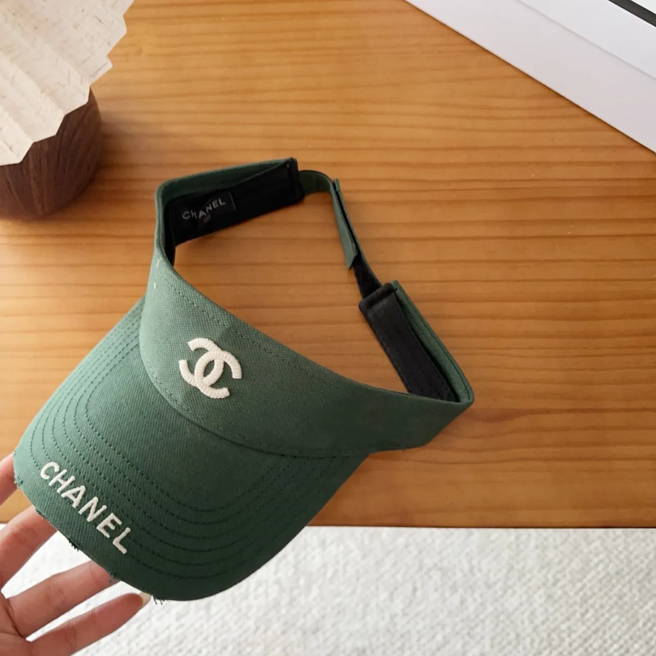 Chanel Vert Militaire Beige Logo Brodé Silhouette Visière Casquette de Baseball 6