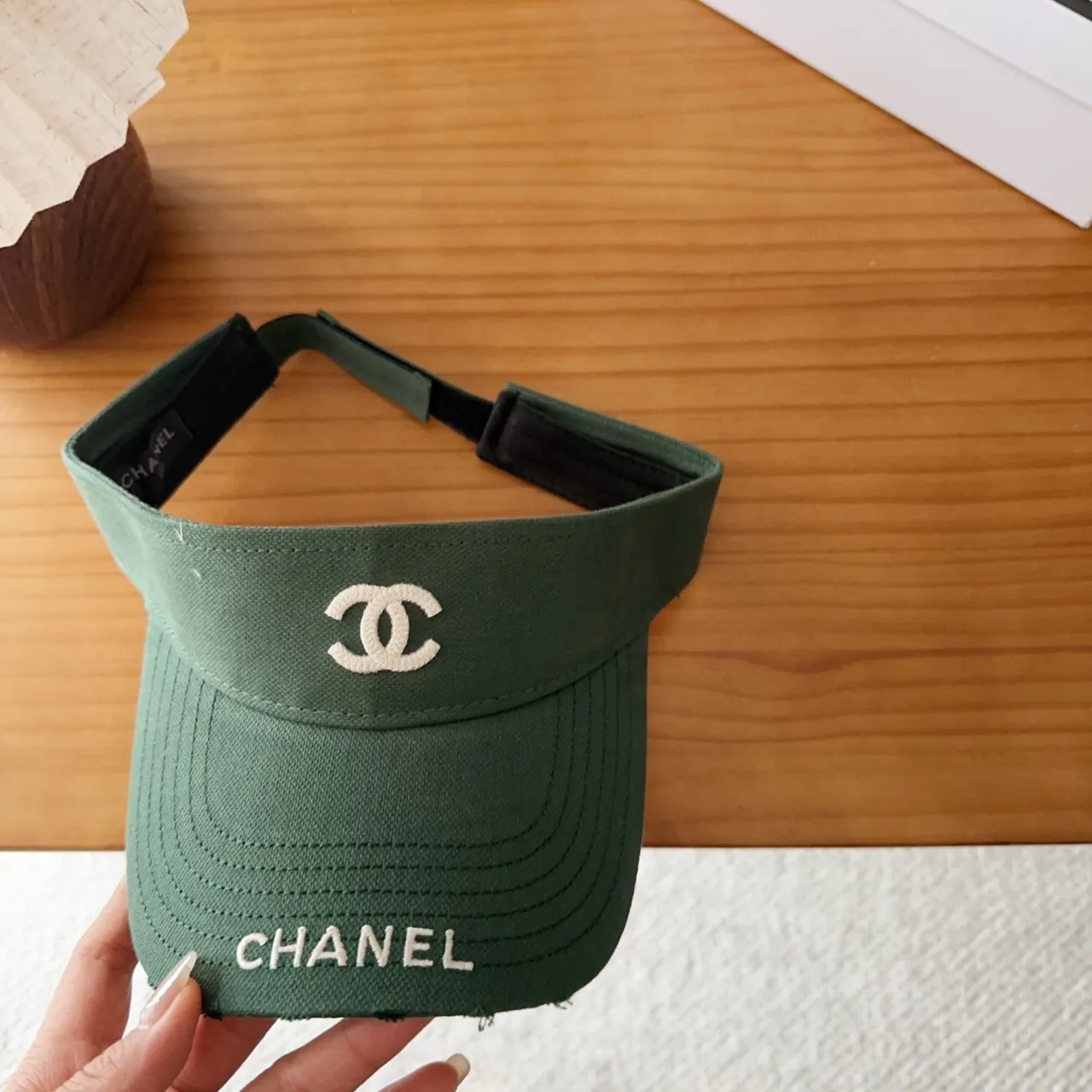 Chanel Vert Militaire Beige Logo Brodé Silhouette Visière Casquette de Baseball 7