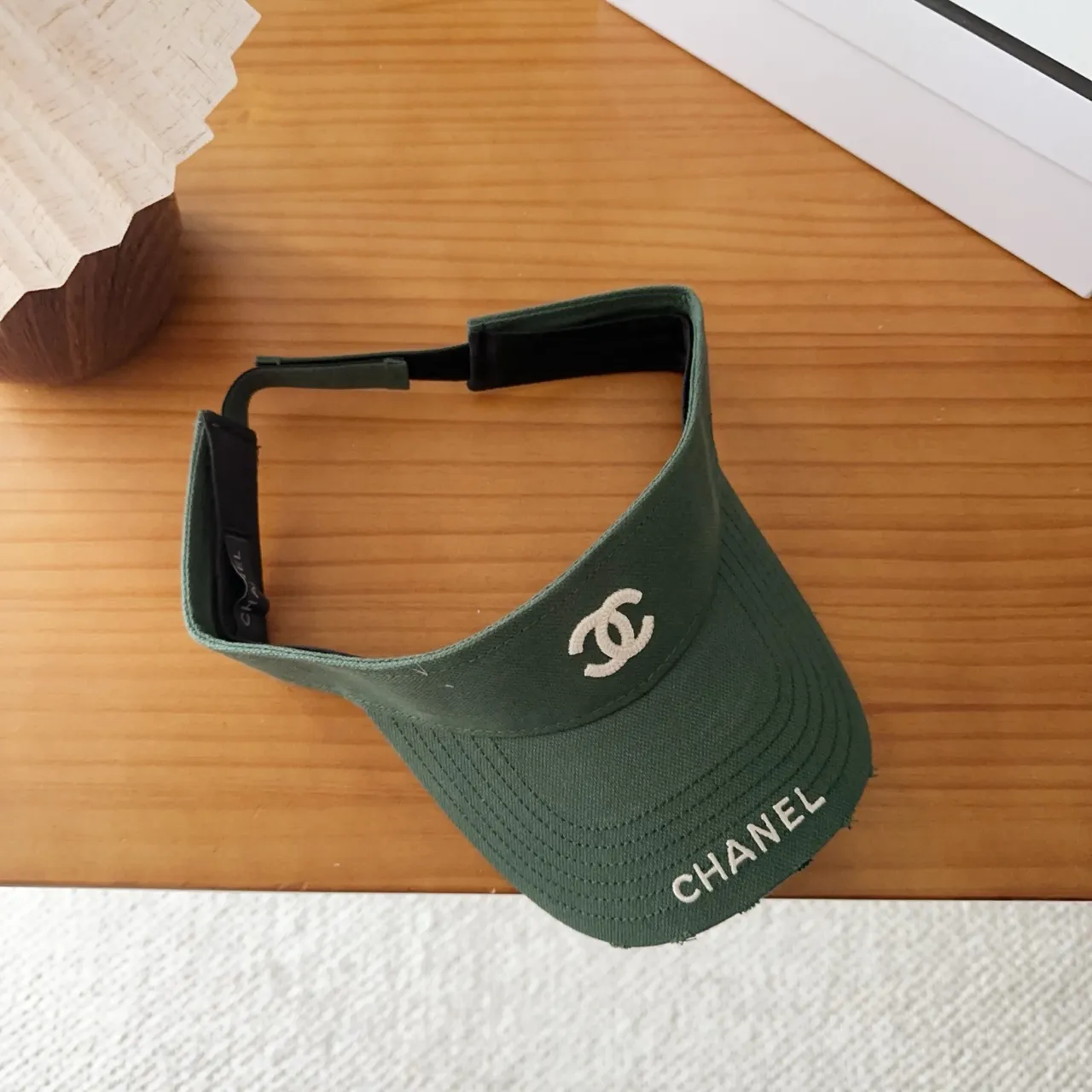 Chanel Vert Militaire Beige Logo Brodé Silhouette Visière Casquette de Baseball 8