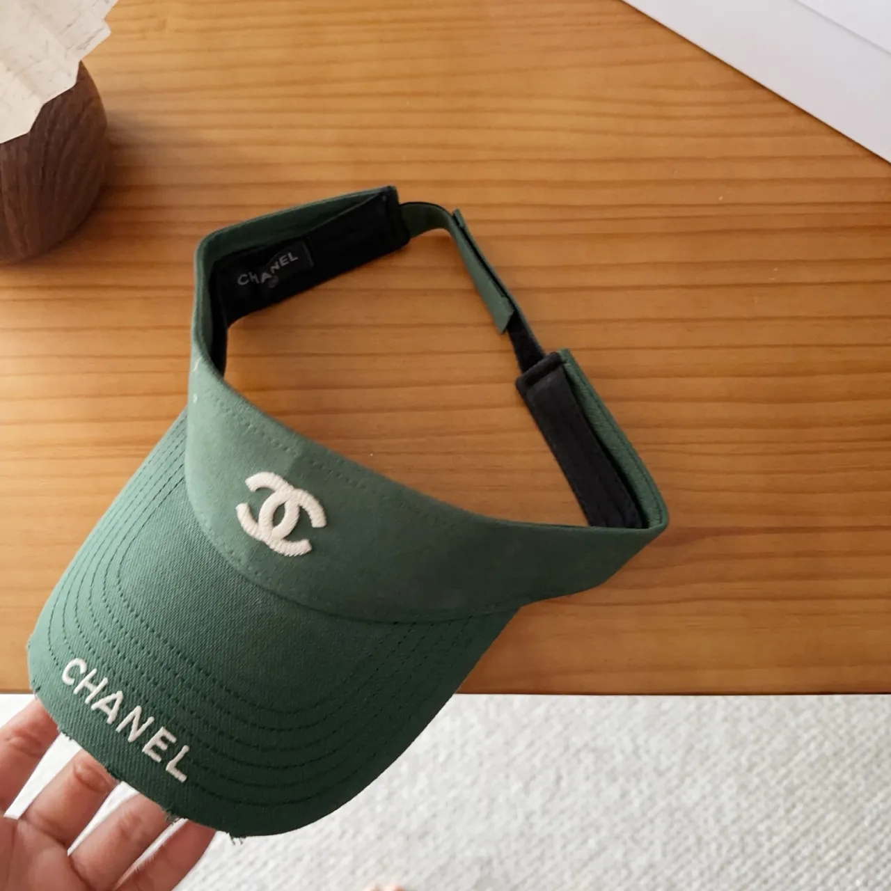 Chanel Vert Militaire Beige Logo Brodé Silhouette Visière Casquette de Baseball 9