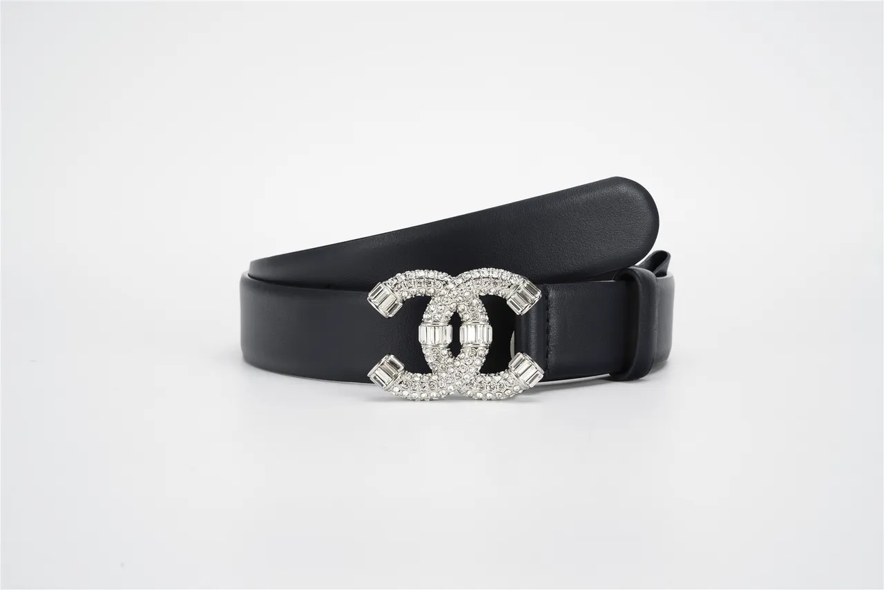 Chanel Ceinture en cuir noire argentée ornée de cristaux et boucle CC interlocking 5