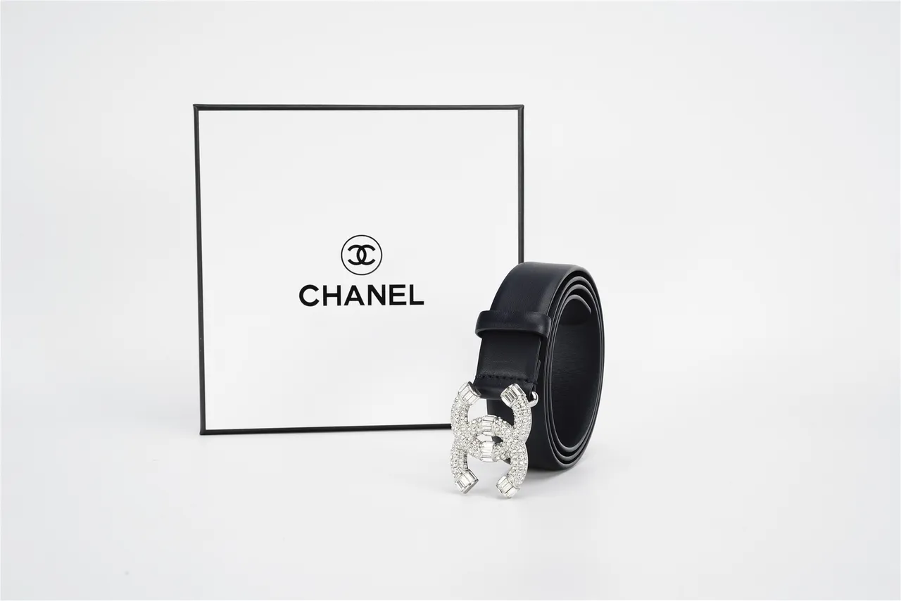 Chanel Ceinture en cuir noire argentée ornée de cristaux et boucle CC interlocking 7