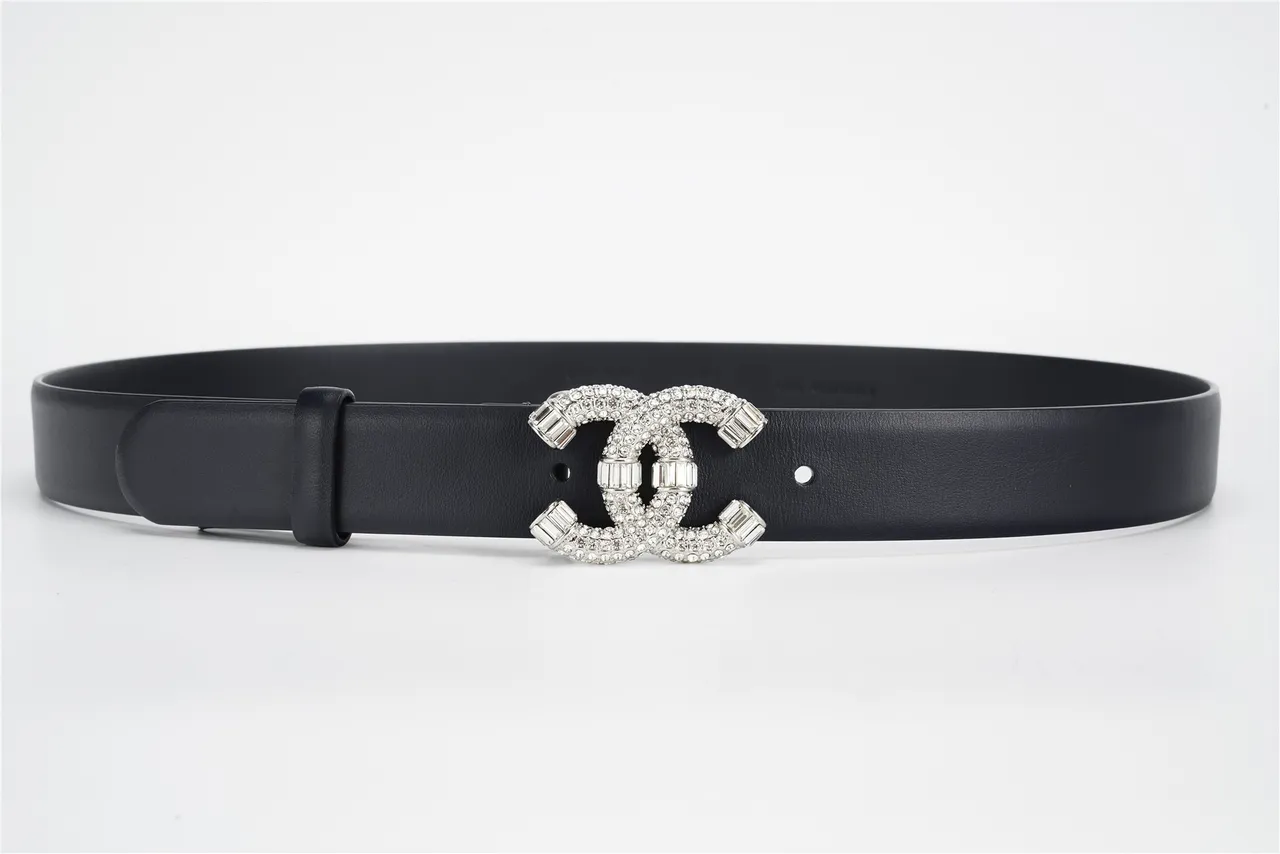 Chanel Ceinture en cuir noire argentée ornée de cristaux et boucle CC interlocking 8