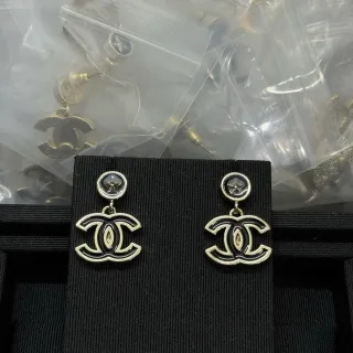 Chanel কালো রূপালী double-drop এনামেল CC Logo কানের দুল