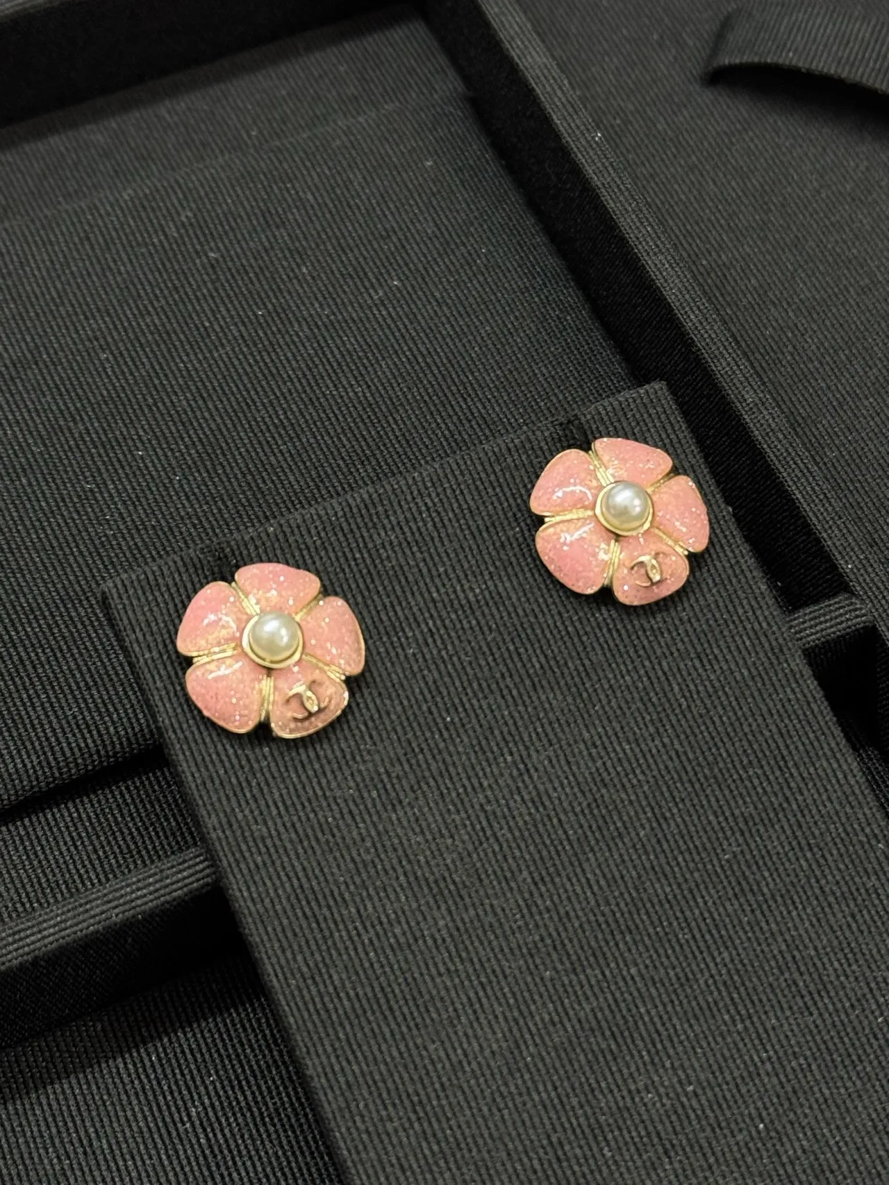 Chanel Camélia Pink Glitter Enamel Pearl Stud Earrings 4