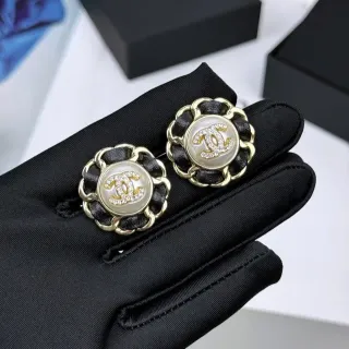 Chanel أقراط كاميليا ستايل سلسلة إطار أسود ذهبي حافة متموجة