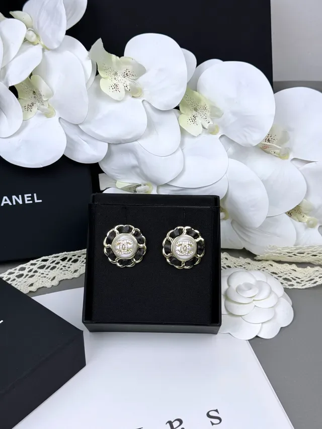 Chanel Brincos Corrente Estilo Camélia Moldura Preto Dourado Borda Texturizada 6