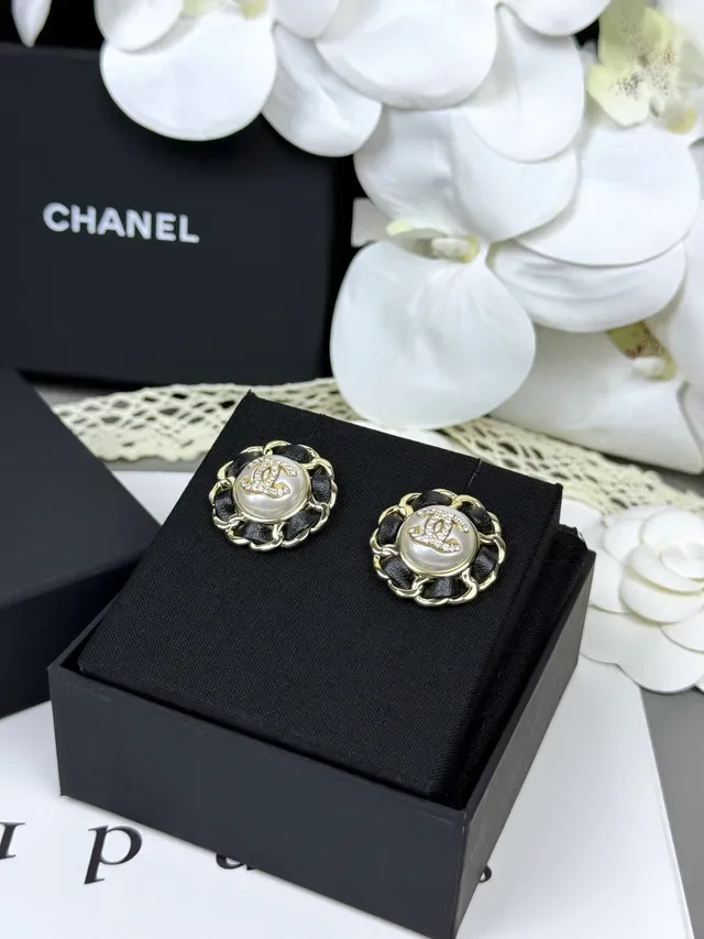 Chanel Brincos Corrente Estilo Camélia Moldura Preto Dourado Borda Texturizada 8