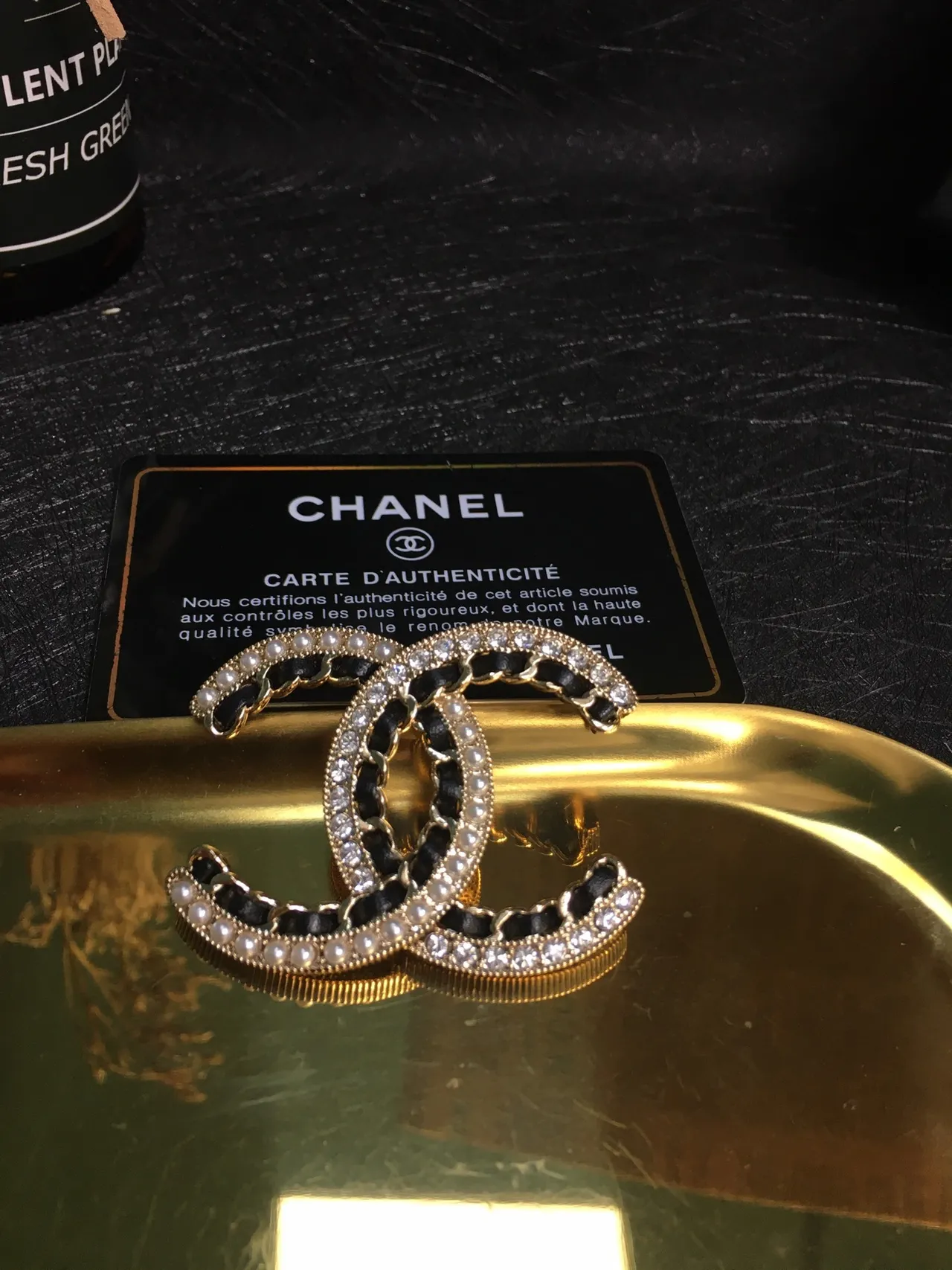 Chanel CC broche dourado preto motivo entrelaçado pérola e cristal incrustação broche 5