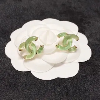 Chanel CC Verde Oro Interlocking Motif Pendientes de Resina Translúcida