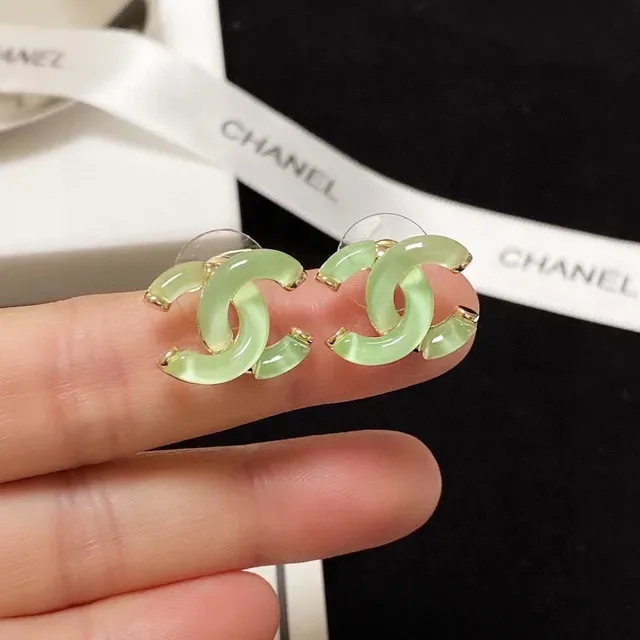Chanel CC Verde Ouro Interlocking Motif Brincos de Resina Translúcida 3