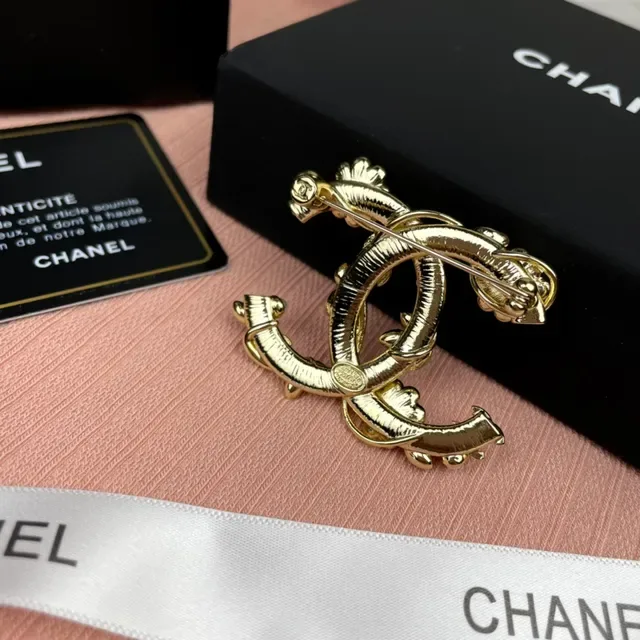 Chanel CC Logo Broche Dorée Perles Blanches 5