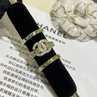 Chanel CC Logo Pavé Crystal وحلقات الكويلتد