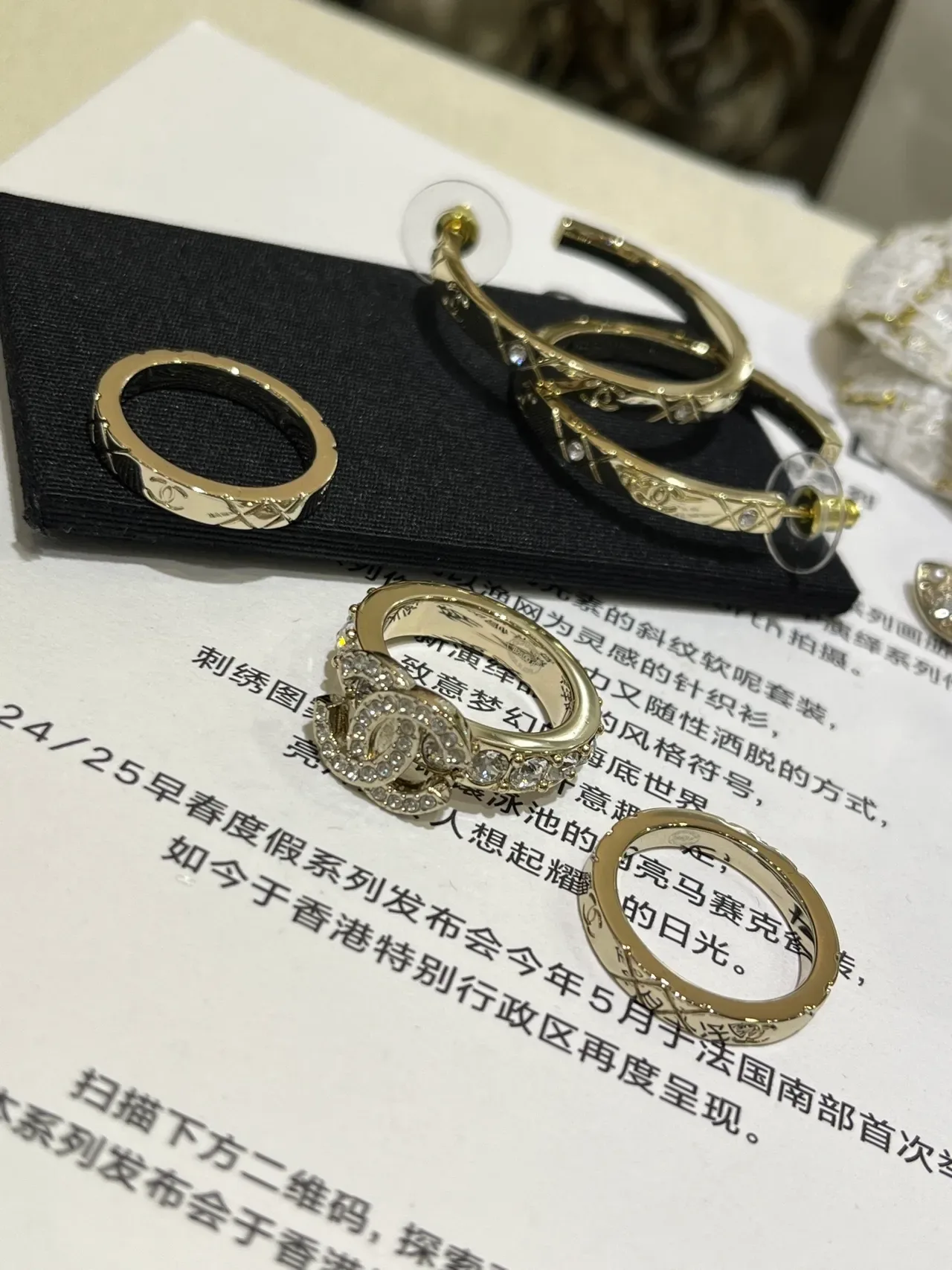Bagues Chanel CC Logo Pavé Cristal et Bande Quilted 4