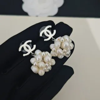 Chanel CC Logo Brincos de pérolas