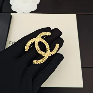 Chanel CC Logo टेक्स्चर्ड गोल्ड-टोन ब्रोच