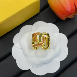 Chanel CC خاتم ذهبي وردي معدني مملل بالإنامل شعار خاتم