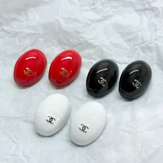 Chanel CC Stud أقراط أحمر أسود لامعة مينا براقة بيضاوي
