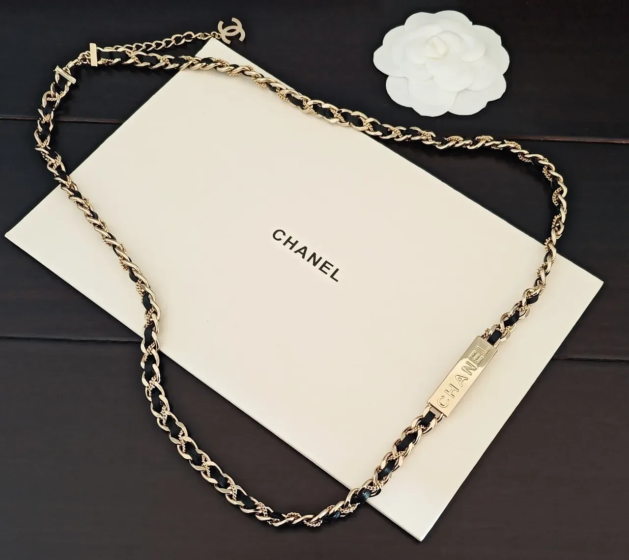 Chanel سلسلة ذهبية وأسود جلد متشابكة 2