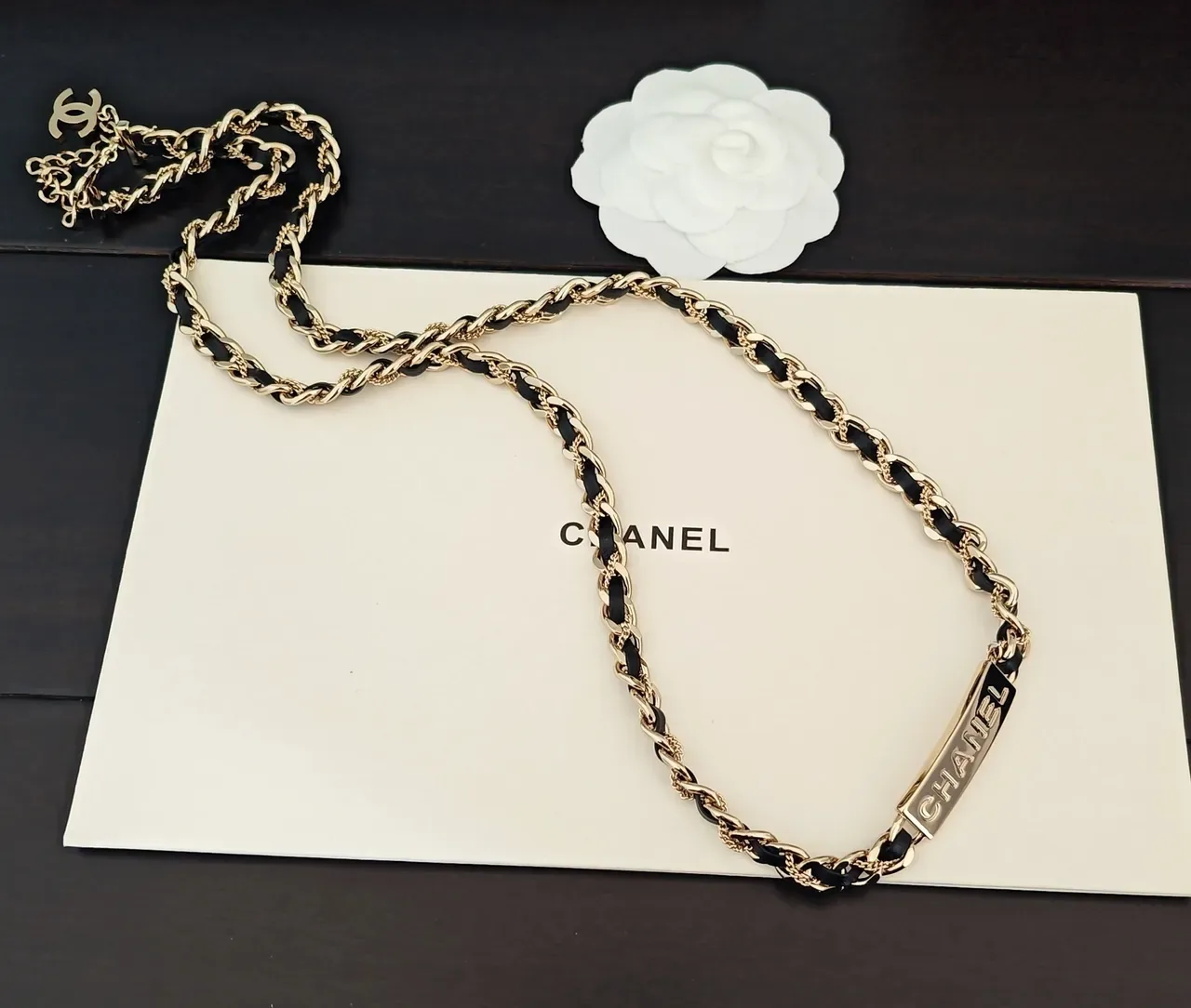 Chanel سلسلة ذهبية وأسود جلد متشابكة 4