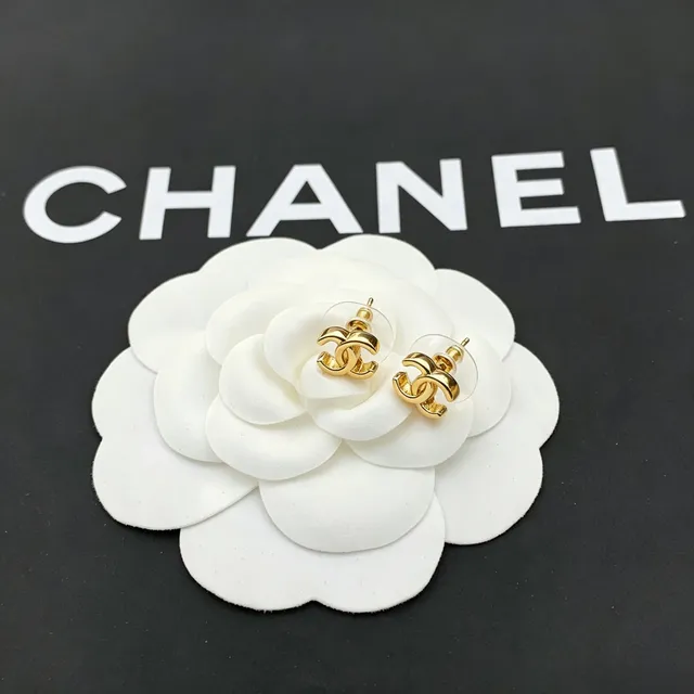 Chanel كلاسيكي CC أقراط مسمار ذهب أبيض شعار متشابك ظهر راتنج شفاف أقراط 3