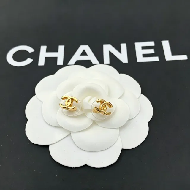 Chanel كلاسيكي CC أقراط مسمار ذهب أبيض شعار متشابك ظهر راتنج شفاف أقراط 6