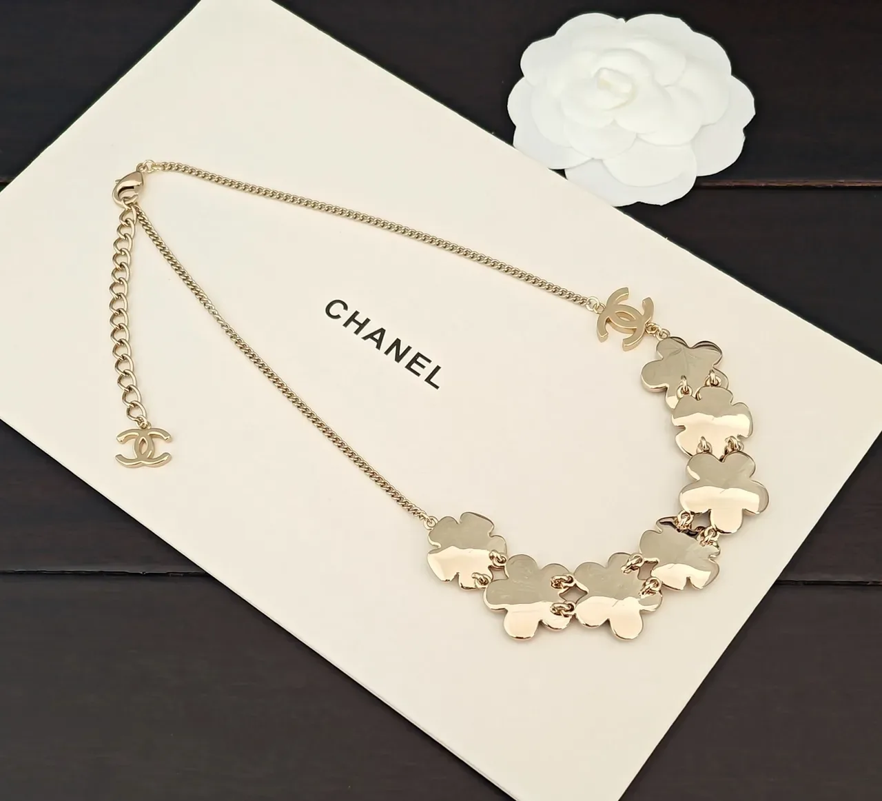 Chanel ফ্লোরাল এনামেল এবং পার্ল চোকার নেকলেস 4