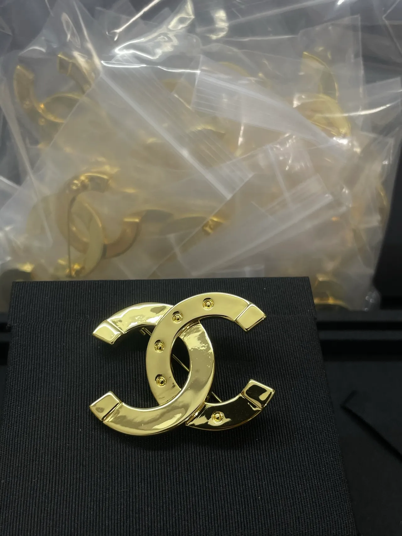 Chanel Gold Interlocking CC Motif Polished Metal Brooch 4
