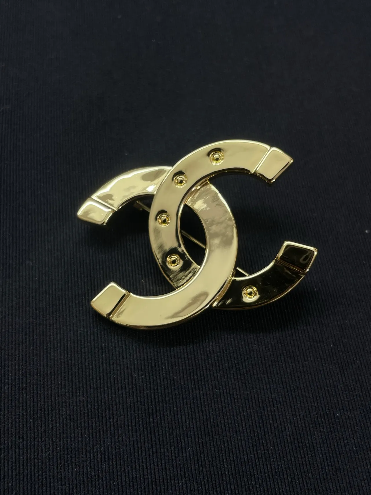 Chanel Gold Interlocking CC Motif Polished Metal Brooch 6