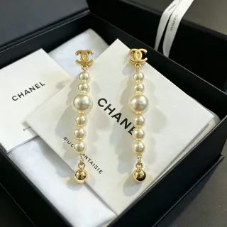 Chanel Dorado Interlocking CC Multi-Pearl Pendientes de caída
