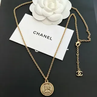 Chanel سلسلة ذهبية بيضاء تعليقة مداليون شكل عملة