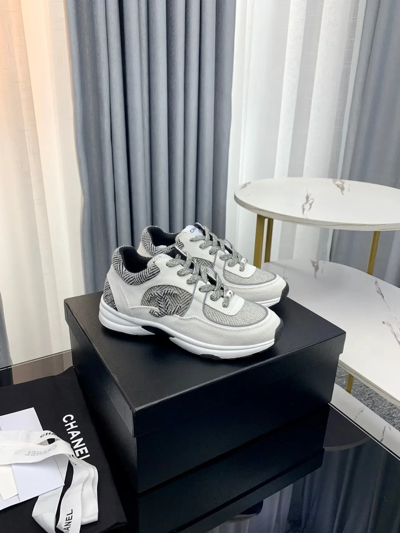 Chanel 灰白 Herringbone 纺织面板 Interlocking CC Logo 厚底运动鞋 7