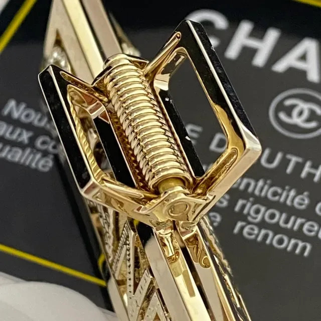 Broche Chanel Logo Cristal Clip de Cabelo Dourado 3