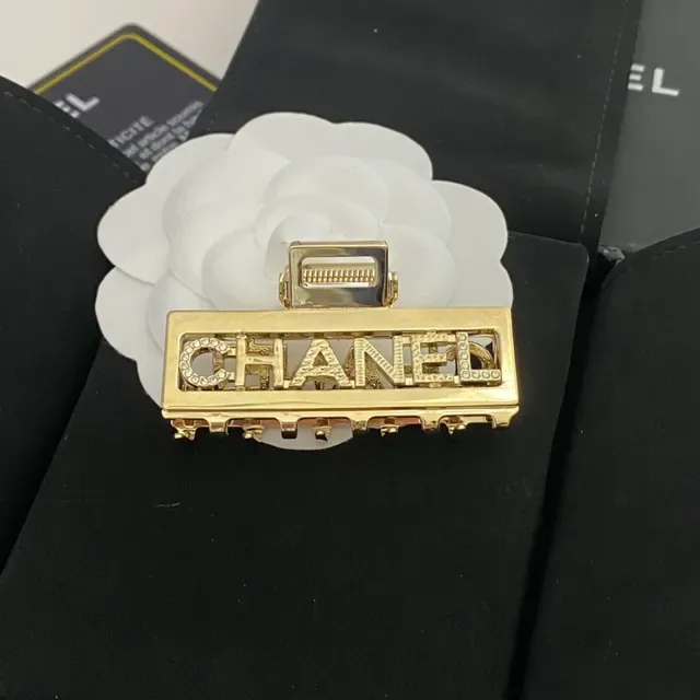 Broche Chanel Logo Cristal Clip de Cabelo Dourado 7