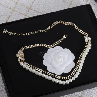Chanel تعليقة لؤلؤ وكريستال سلسلة كرب
