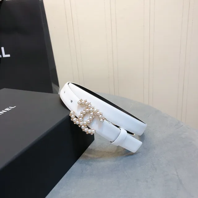Chanel Pearl CC ceinture en cuir blanc 4