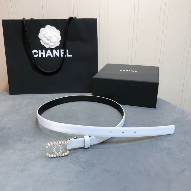 Chanel Pearl CC ceinture en cuir blanc 6