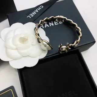 Chanel سوار سلسلة لؤلؤ تعويذ ذهب أسود كثيف كرب-لينك جلد فاصل سوار