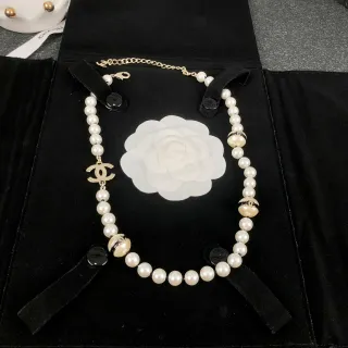 চ্যানেল মুক্তা হার সাদা সোনার সুতা CC লোগো হার