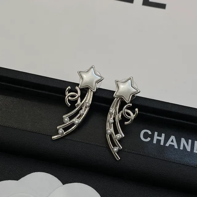 Chanel Star and Pearl CC Motif Earrings 3