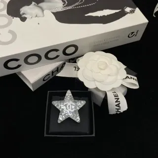 Chanel सितारा CC क्रिस्टल ब्रोच
